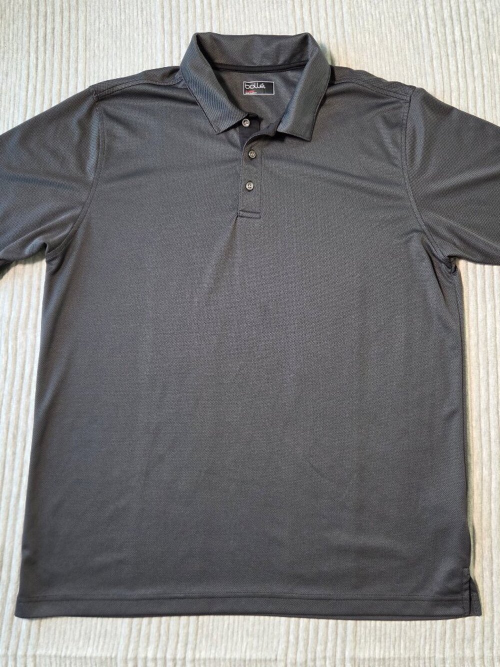 Excellent pre-owned condition. No noticeable stains, holes, or tears observed.